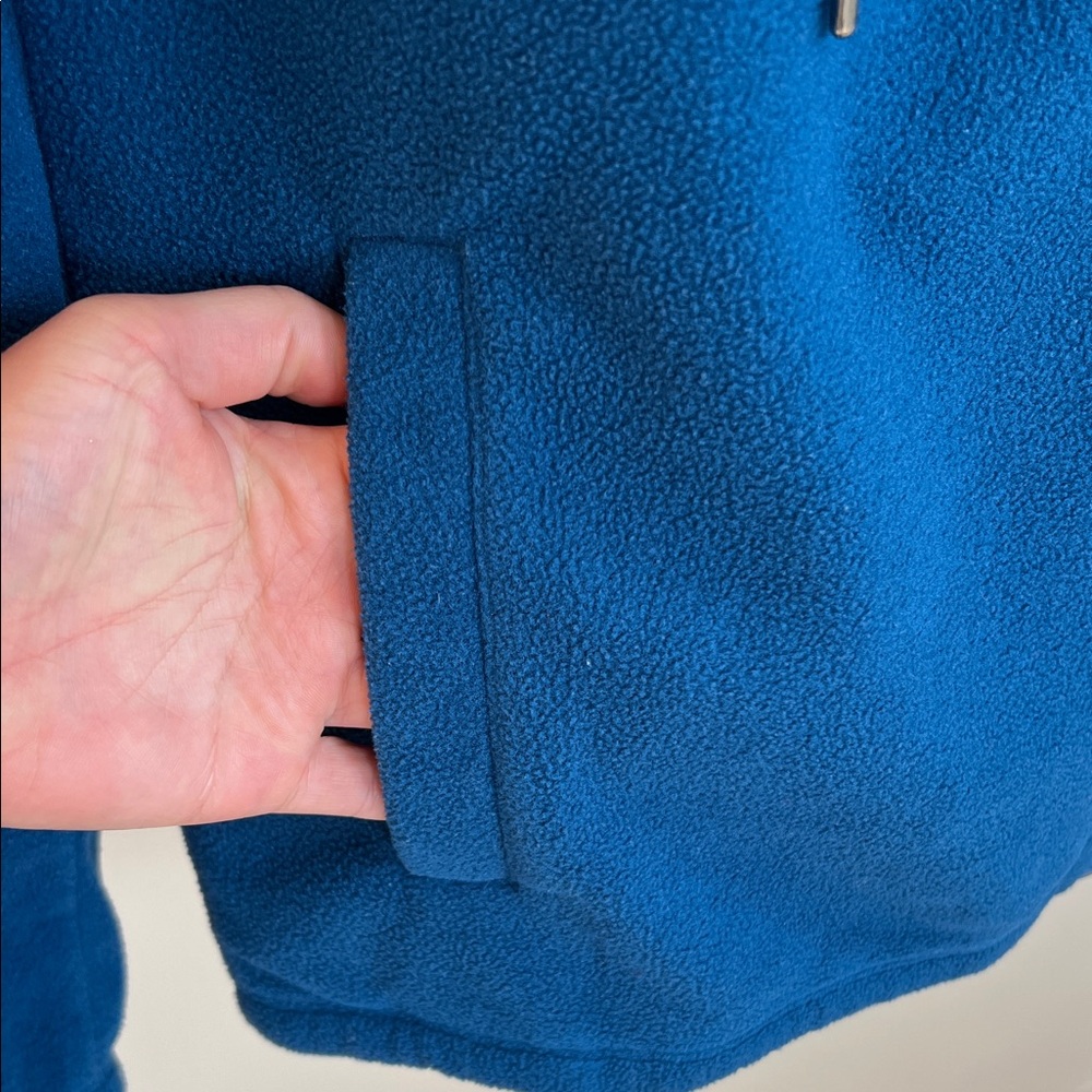 Patagonia women’s nylon jacket with a hood - Picture 4 of 8